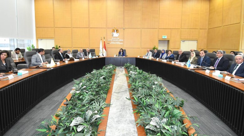 جانب من اجتماع وزيرة الإسكان