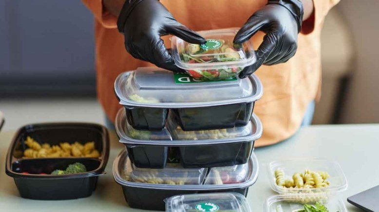 علب حفظ الطعام السوداء