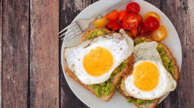 البيض والكوليسترول- تعبيرية