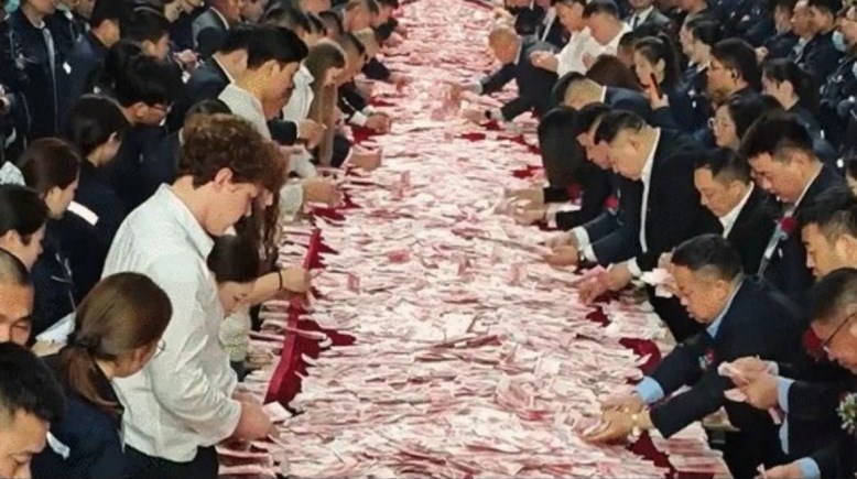 شركة توزع 180 مليون يوان مكافأت لموظفيها