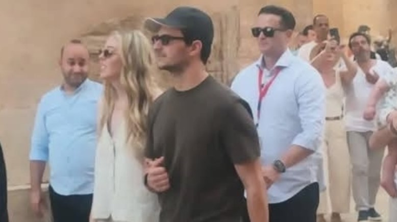 تيفانى ترامب وزوجها فى صالة الأعمدة 