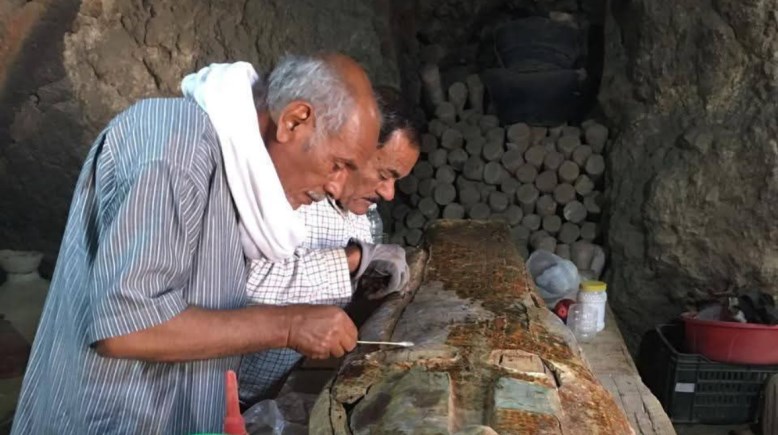 الفنيون الأثريون 