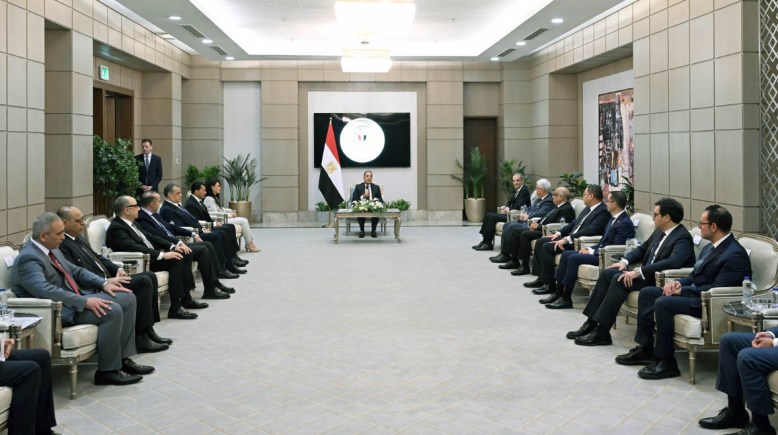 جانب من لقاء مدبولي مع الوزراء السابقين