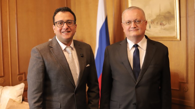 مدير تحرير تليجراف مصر والسفير الروسي