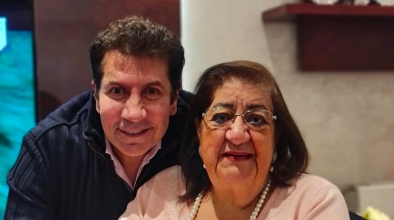 هاني رمزي ووالدته