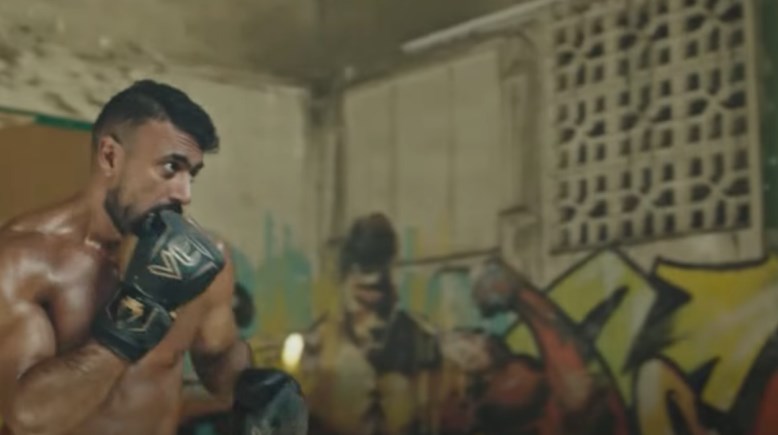 لقطة من الحلقة الأولى من مسلسل علي كلاي