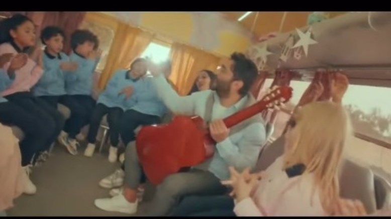 لقطة من إعلان تامر حسني