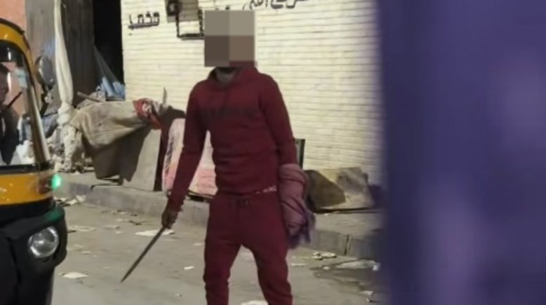 لقطة من فيديو التلويح بسلاح أبيض في الجيزة 