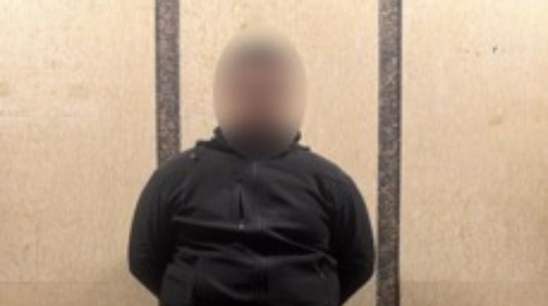 المتهم بعد ضبطه 