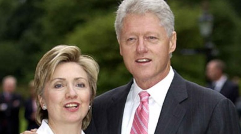 بيل كلينتون وزوجته