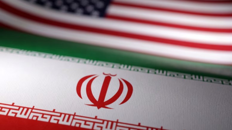 العلمان الأمريكي والإيراني