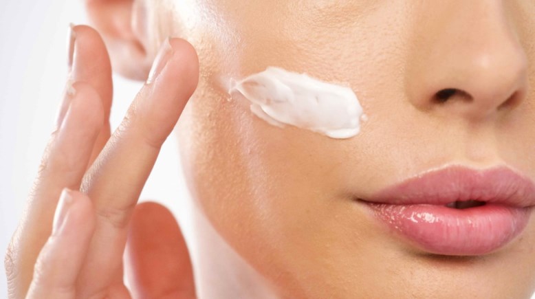 ترطيب البشرة