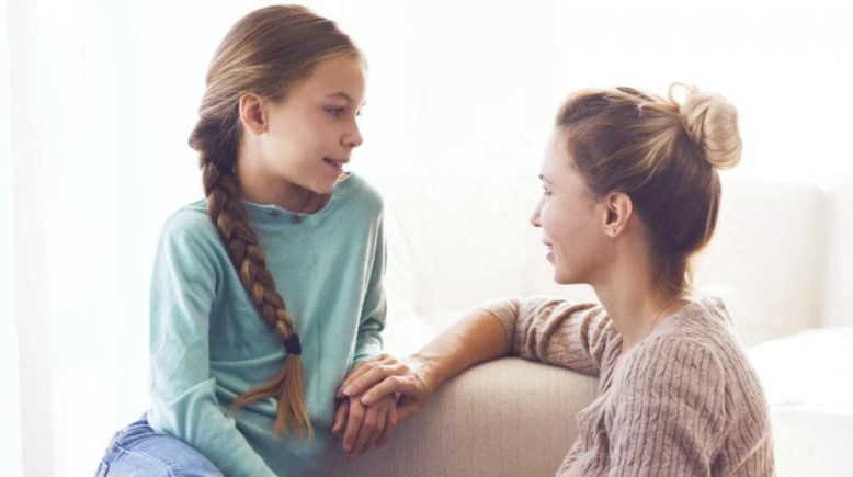 علاقة الأم وابنتها- تعبيرية 