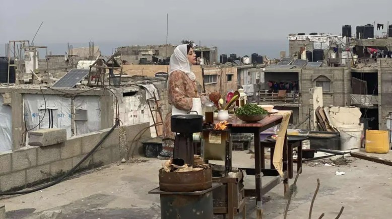 السيدة الغزاوية هالة 