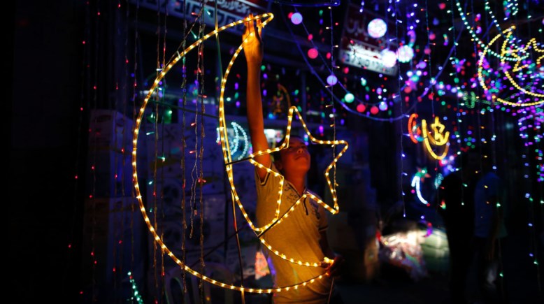 زينة رمضان.. مظاهر الاحتفال بالشهر الكريم