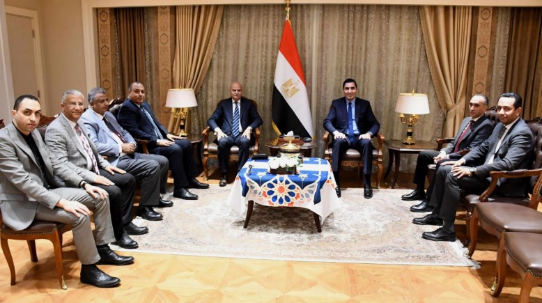 وزير الشباب والرياضة مع إدارة الإسماعيلي