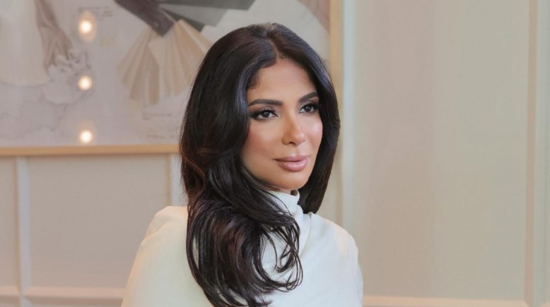 الفنانة منى زكي 