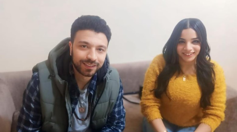 المخرج أحمد خالد موسي ومحررة تليجراف مصر