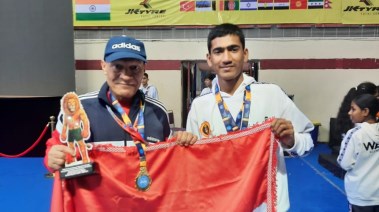 صلاح عزازي بطل العالم في الكيك بوكسينج