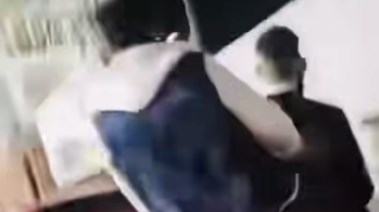 الشباب الظاهرين بالفيديو