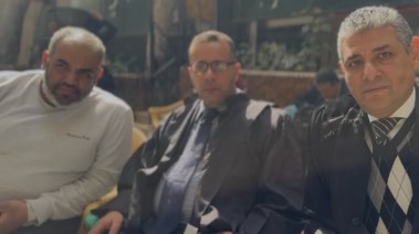 والد الفتاة وفريق الدفاع