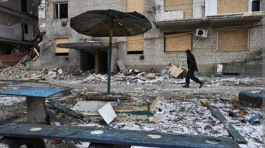 تدمير مبنى جراء غارات روسية على منطقة زابوروجيا 