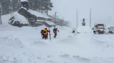 عواصف ثلجية في كاليفورنيا 