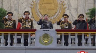 كيم جونج أون يحضر عرض عسكري بمناسبة المؤتمر التاسع لحزب العمال الحاكم في بيونج يانج