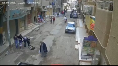 حقيبة مدرسية تنقذ طالباً من الموت داخل بالوعة بالمنيا 