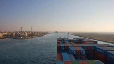 الملاحة في قناة السويس