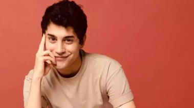 الممثل التركي ابراهيم يلدز