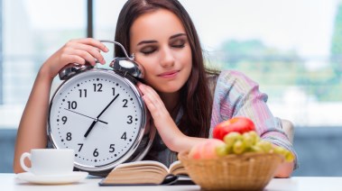 أطعمة تساعد على النوم