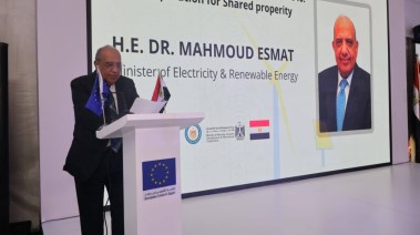 وزير الكهرباء والطاقة المتجددة، محمود عصمت