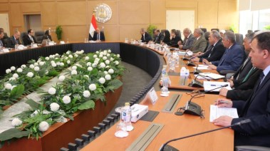 جانب من اجتماع وزير الكهرباء