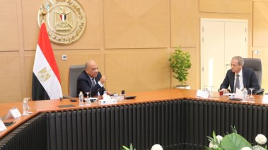 جانب من اجتماع وزير الكهرباء