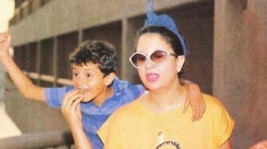 أحمد الفيشاوي ووالدته سمية الألفي