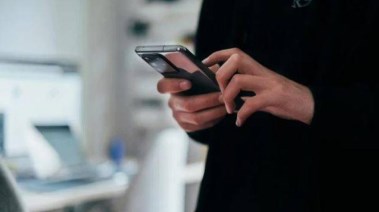 رسالة غامضة تشغل الشارع الإيراني 