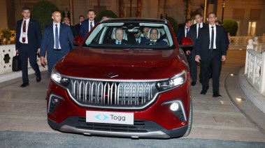 أردوغان يهدي السيسي سيارة كهربائية 