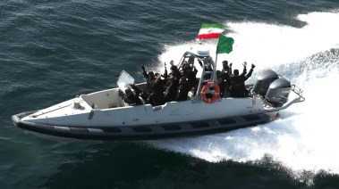 زورق تابع للبحرية الإيرانية - أرشيفية