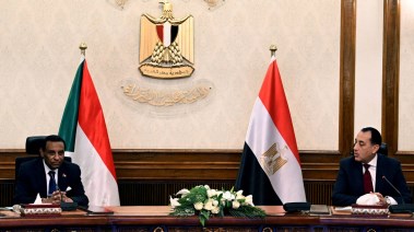 رئيس مجلس الوزراء، مصطفى مدبولي، ورئيس مجلس الوزراء الانتقالي لجمهورية السودان كامل إدريس