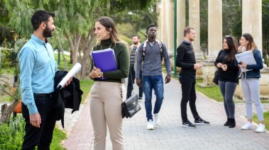 حرمان الطلاب المصريين بالخارج من مقاعد الجامعات المصرية واتاحتها للوافدين 