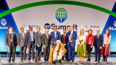 فوز رئيس مجلس الإمارات للإفتاء ورئيس منتدى أبوظبي للسلم، الشيخ عبدالله بن بيّه، بجائزة “صناع السلام”