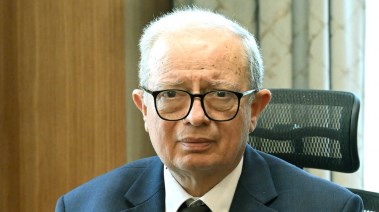 الدكتور حسين عيسى