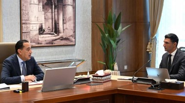 جانب من اجتماع رئيس الوزراء ووزير الصناعة