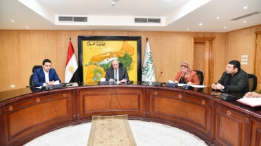 محافظ الفيوم خلال الاجتماع