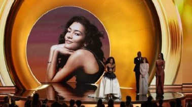 المغنية البريطانية أوليفيا دين