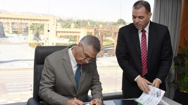 محافظ أسوان يعتمد نتيجة الفصل الدراسى الأول للشهادة الإعدادية بنسبة نجاح 78.40% 