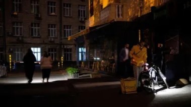 انقطاع الكهرباء في مساحات واسعة من أوكرانيا بعد ضربات روسية مكثفة