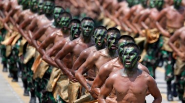 أفراد من الجيش الإندونيسي 