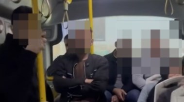 اتهام بالتحرش داخل أتوبيس يثير ضجة واسعة